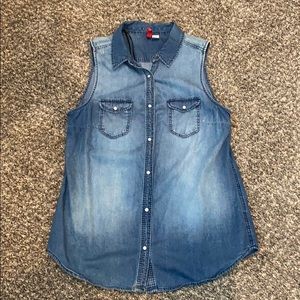 NWOT Women’s jean vest size US 12